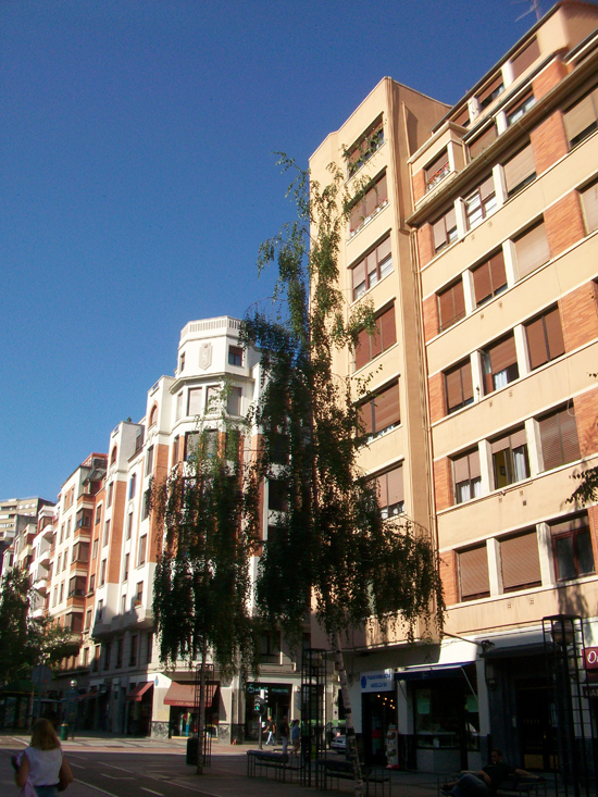 Luna de Bilbao Alameda Dr. Areilza, fachadas de los portales pares
