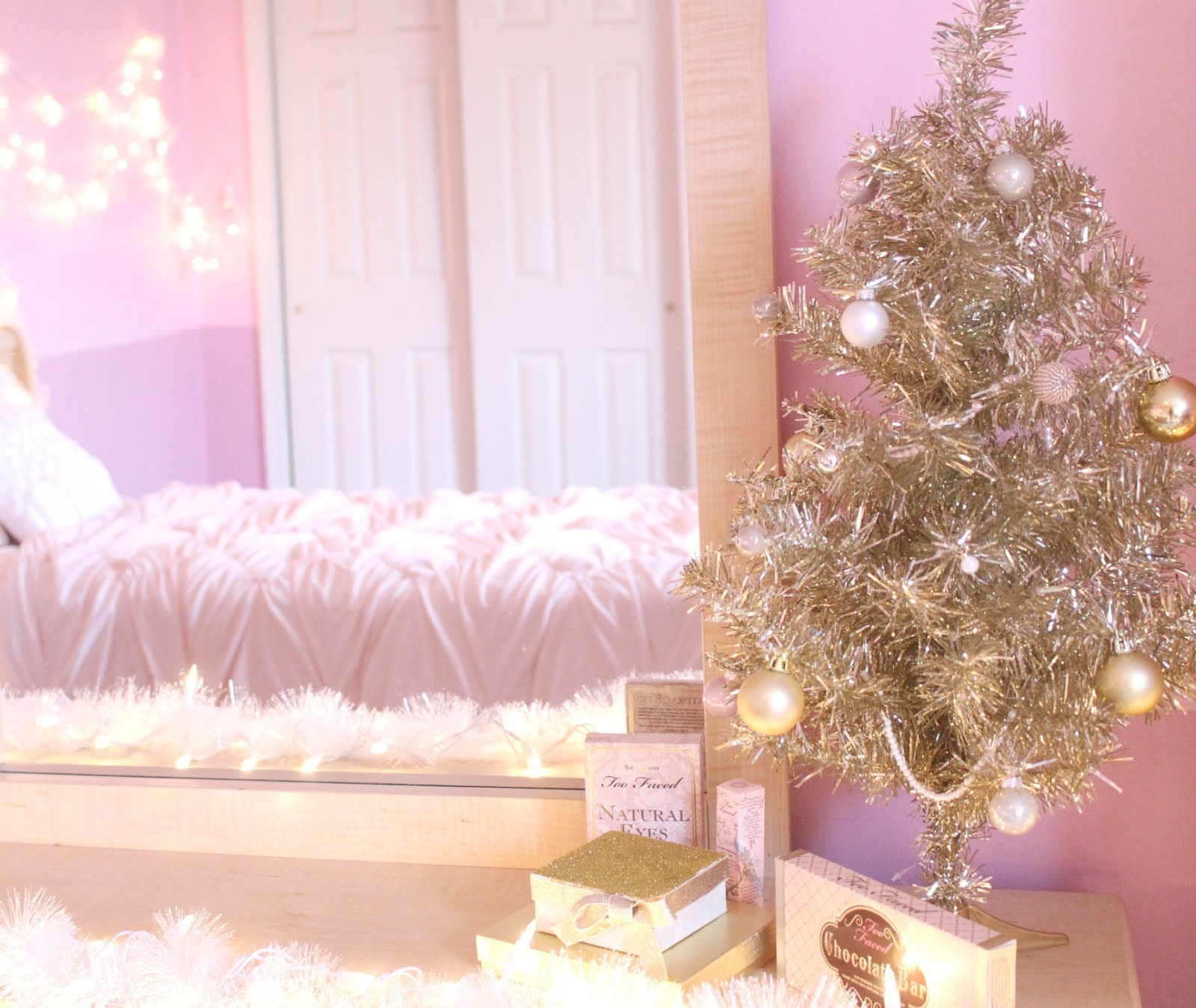 beautyybychloe pink christmas holiday room tour little pink christmas tree
