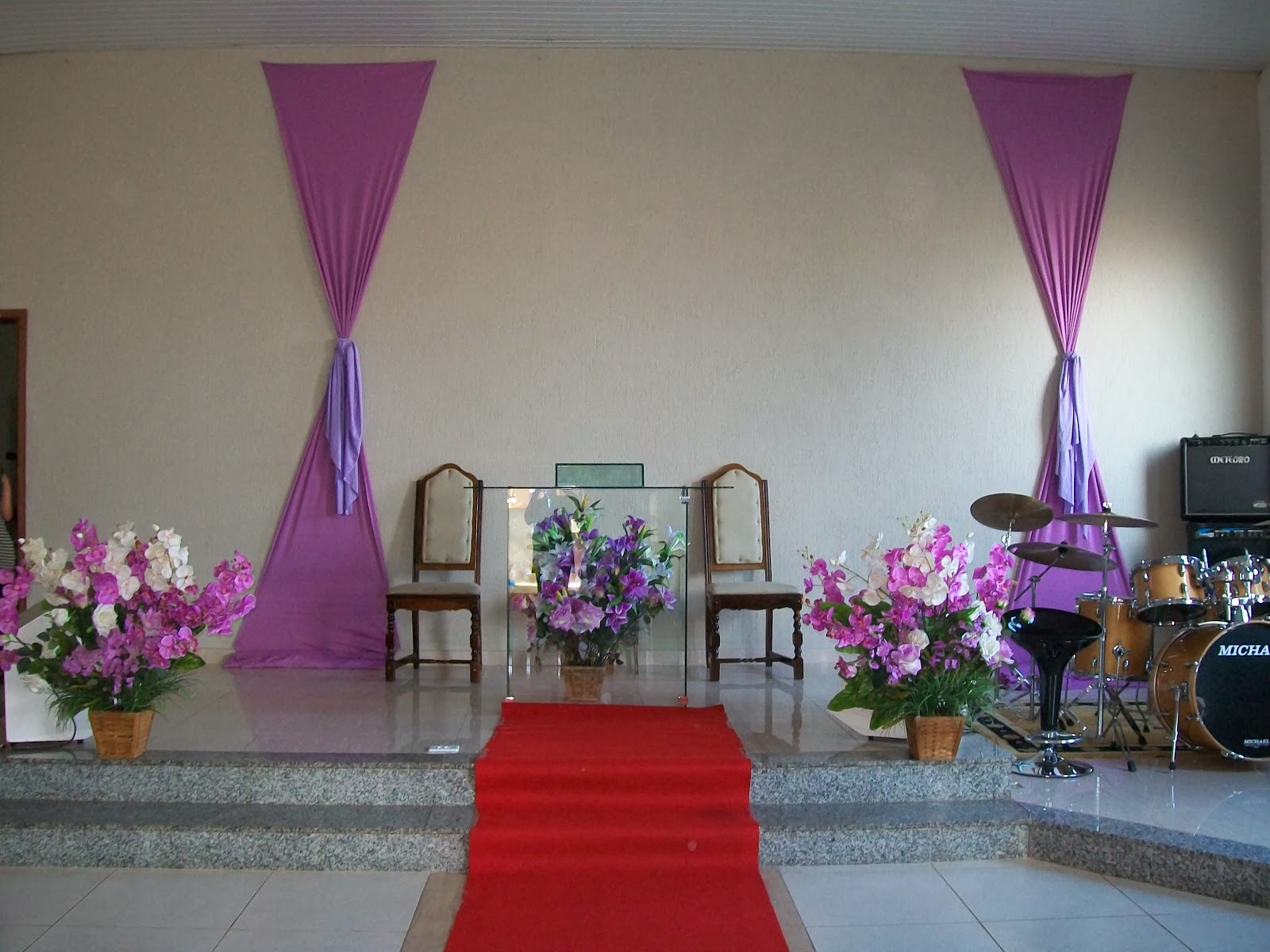 decoracao de casamento igreja evangelica:Corredor de igreja na Assembleia de Deus do Jd. Paulista. decoracao de casamento igreja evangelica:Corredor de igreja na Assembleia de Deus do Jd. Paulista.
