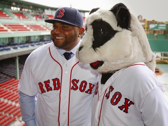 Cuban phenom Moncada officially in the Red Sox' fold