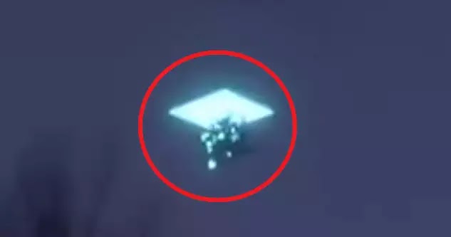 Βίντεο: Ένα UFO που εισέρχεται σε μια πύλη άλλης διάστασης που ανοίγει απο πάνω του!! Βίντεο: Ένα UFO που εισέρχεται σε μια πύλη άλλης διάστασης που ανοίγει απο πάνω του!!