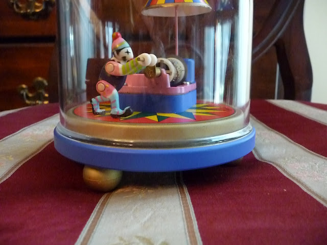 Cakewalk: Music Box with clown