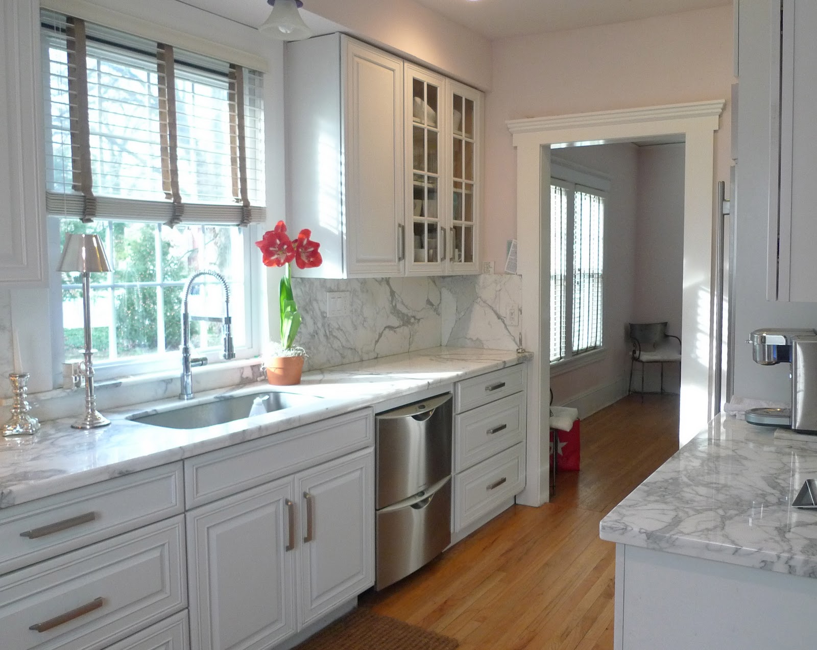 702 Hollywood The Fashionable Kitchen