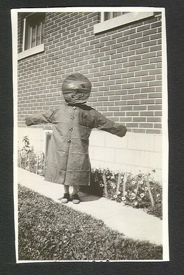 Old Black & White Photos That Will Haunt Your Dreams ~ vintage everyday