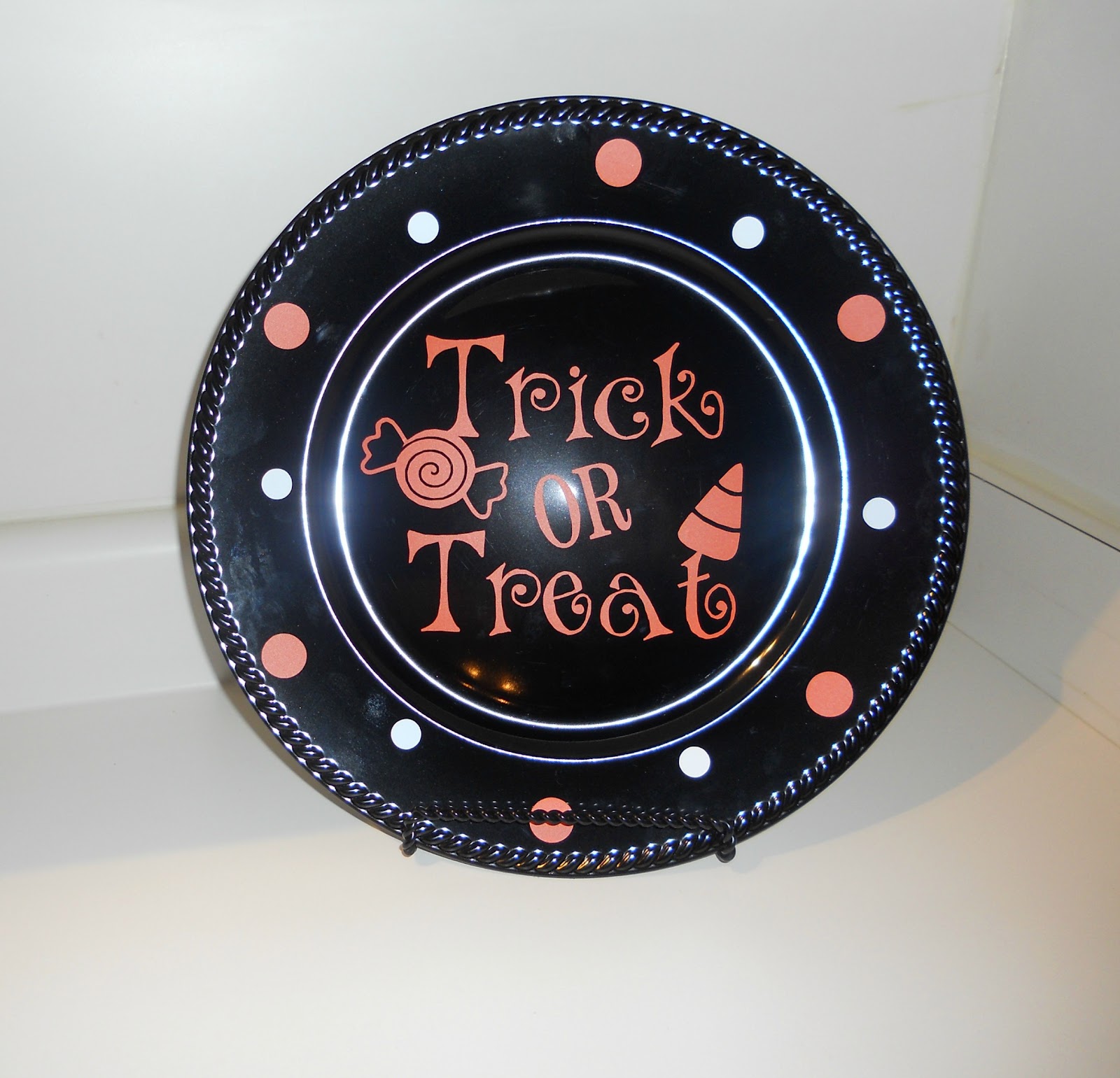 Mi Casa Halloween Plates