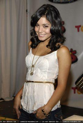 vanessa hudgens curly hair