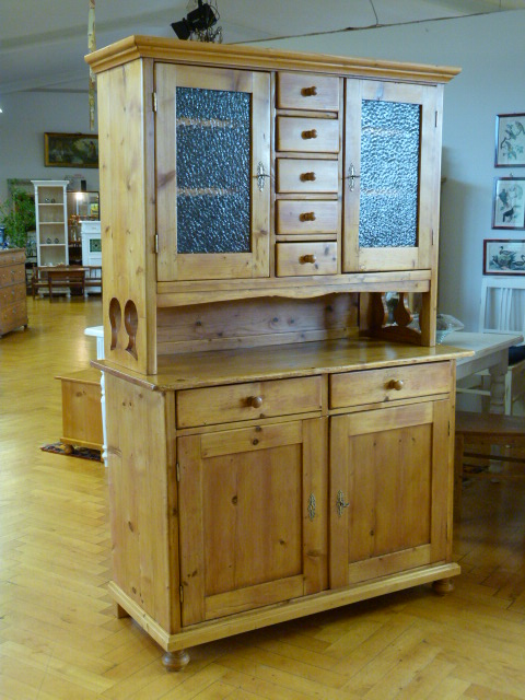 Antike Möbel: Küchenschrank um 1900