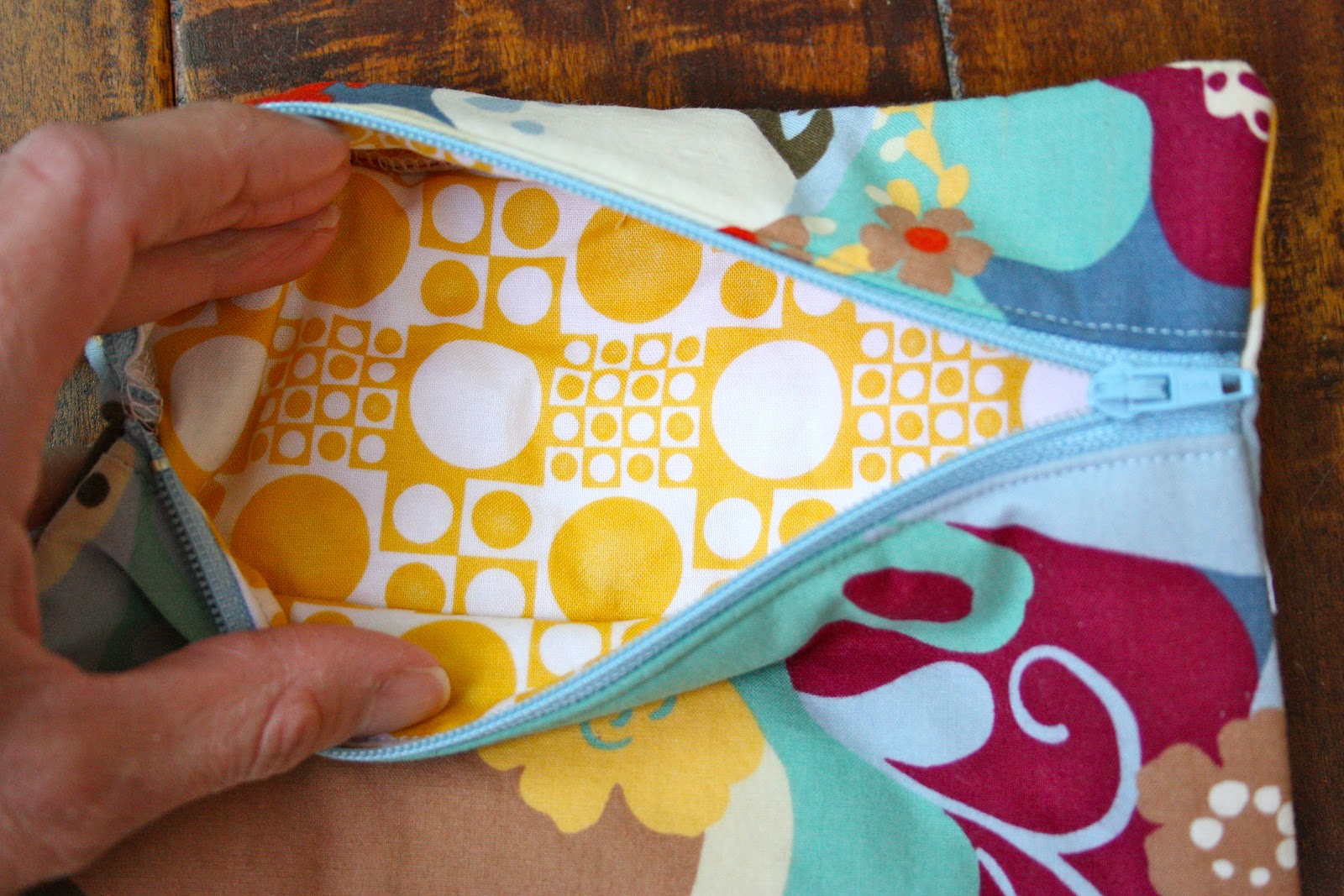 MOM Easy Zipper Pouch