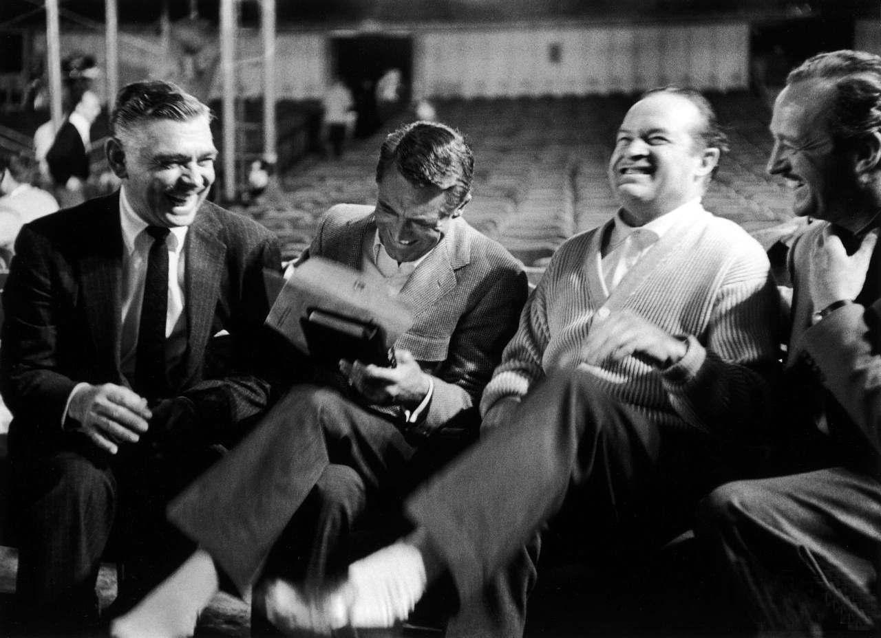 http://2.bp.blogspot.com/-RfNlRiNS_Hc/Tp_bnVPX1vI/AAAAAAAALd8/zE74otg_nlY/s1600/Clark-Gable-and-Cary-Grant-and-Bob-Hope-and-David-Niven.jpg