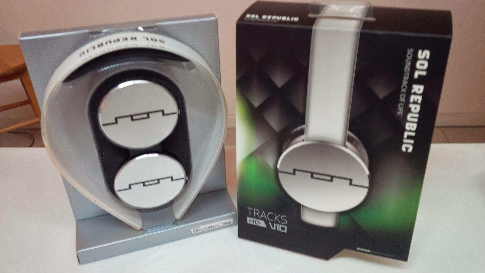 TANKS, GUNS & ROCK 'N ROLL: Review of Sol Republic Tracks HD Headphones