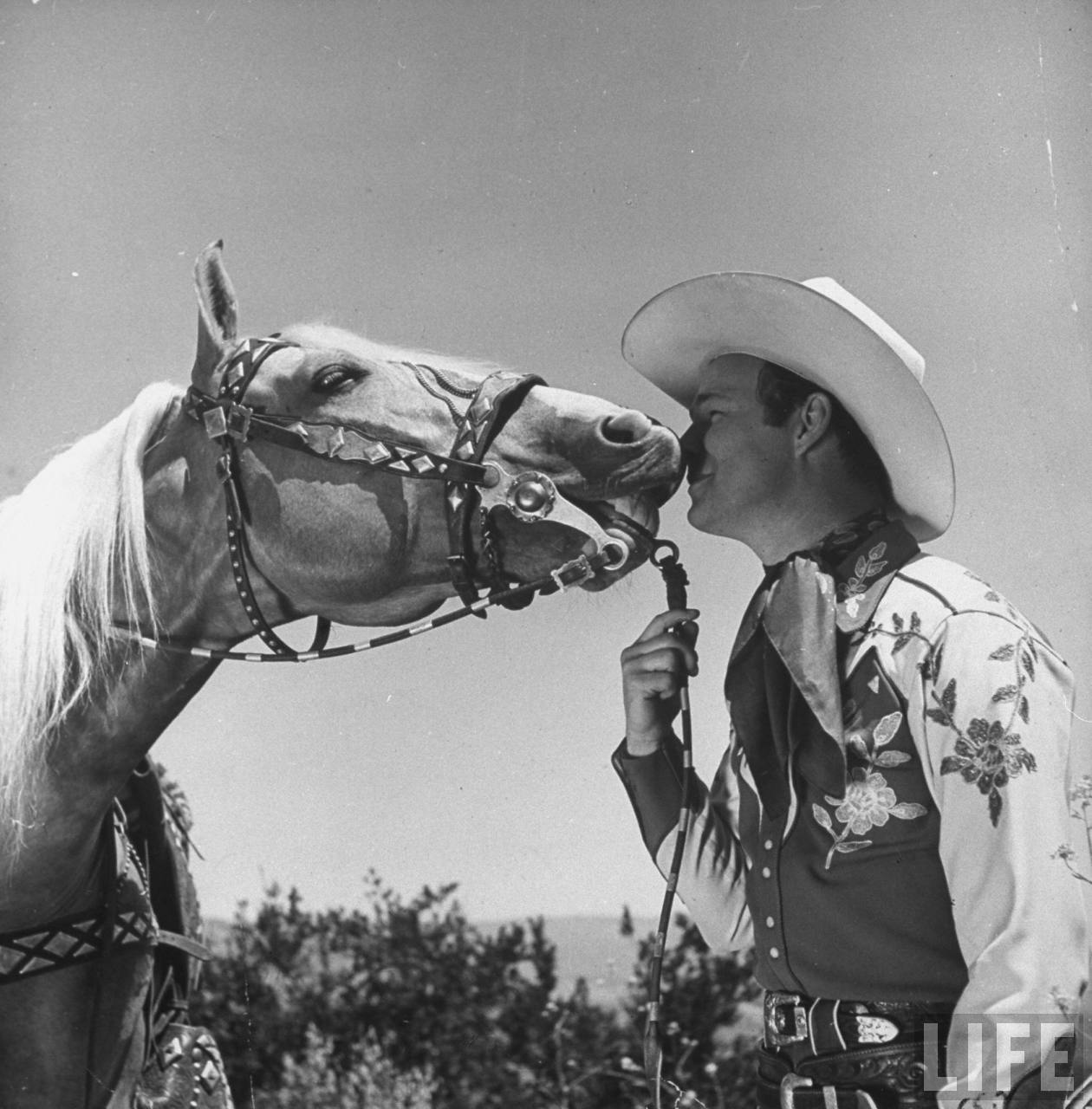 http://2.bp.blogspot.com/-Rn1b61_z2ho/Tcm7g0yyo7I/AAAAAAAACTI/SX0wLUKiilY/s1600/roy_rogers.jpg