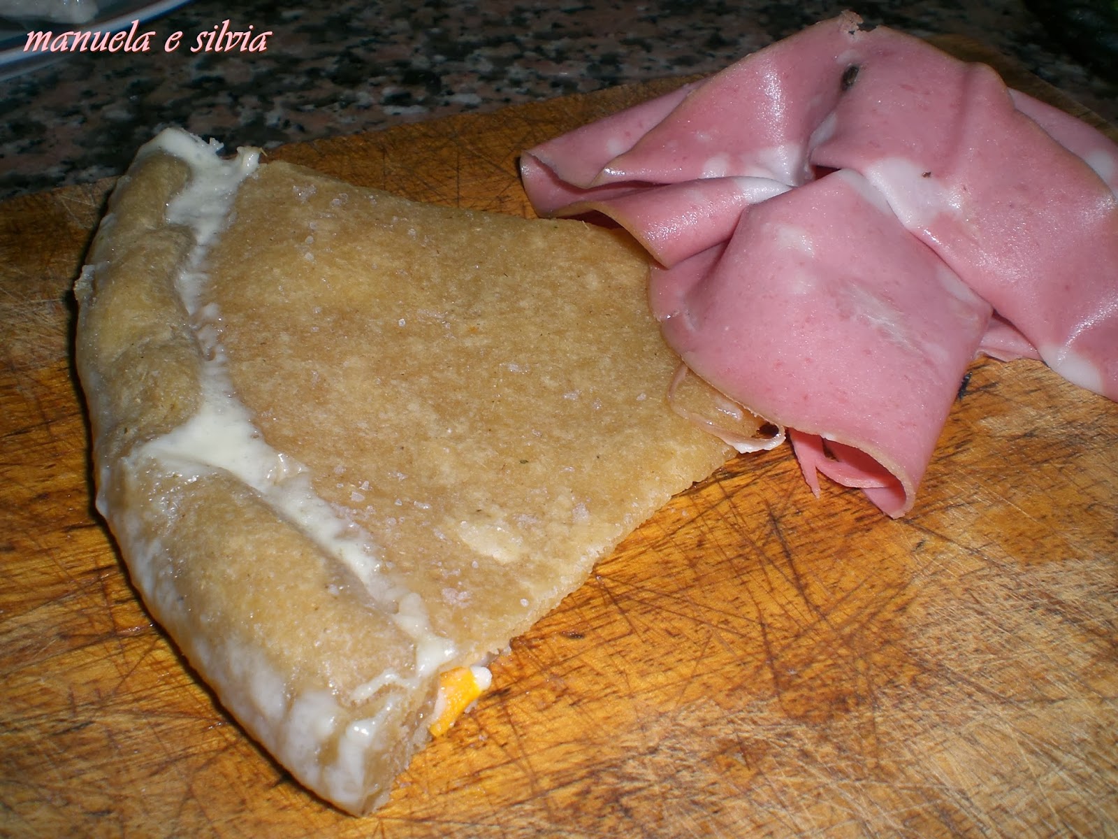 Focaccia di Recco all'orzo con scorzette d'arancia all'anice