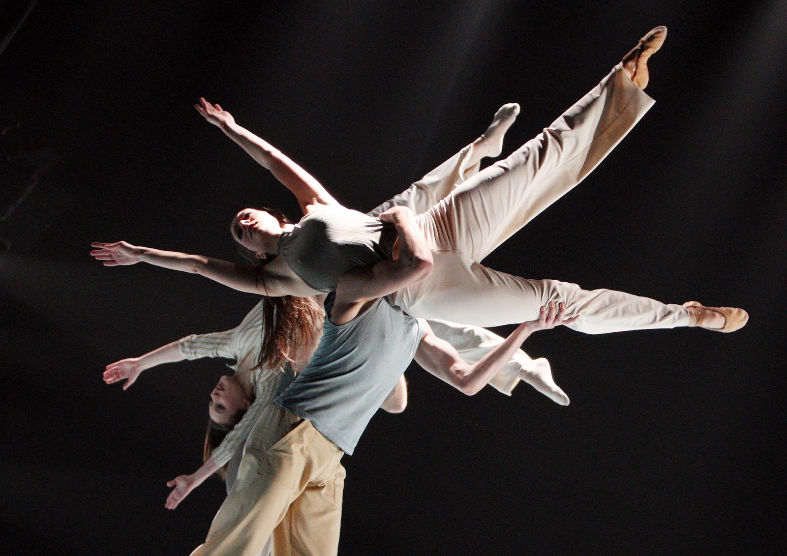 Introdans S Heavenly Is Nothing Short Of Miraculous Seattle Dances