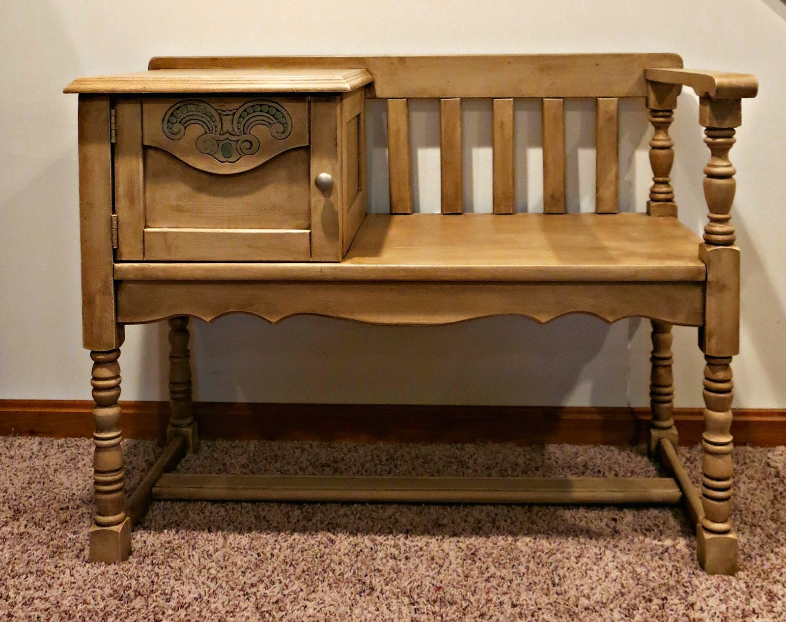 Granny Fabulosa Telephone Bench Makeover