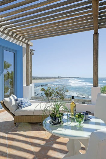 BLANCO Y AZUL CON VISTAS AL MAR | María Rodríguez Interiorismo