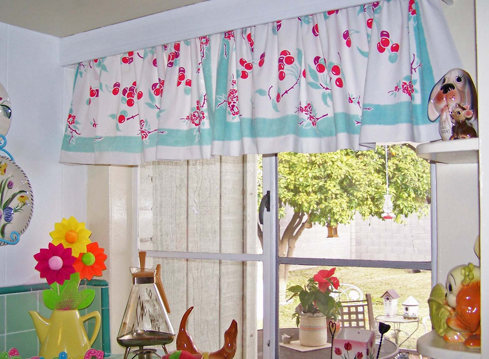 Treasures-n-Textures: Vintage Tablecloth curtains