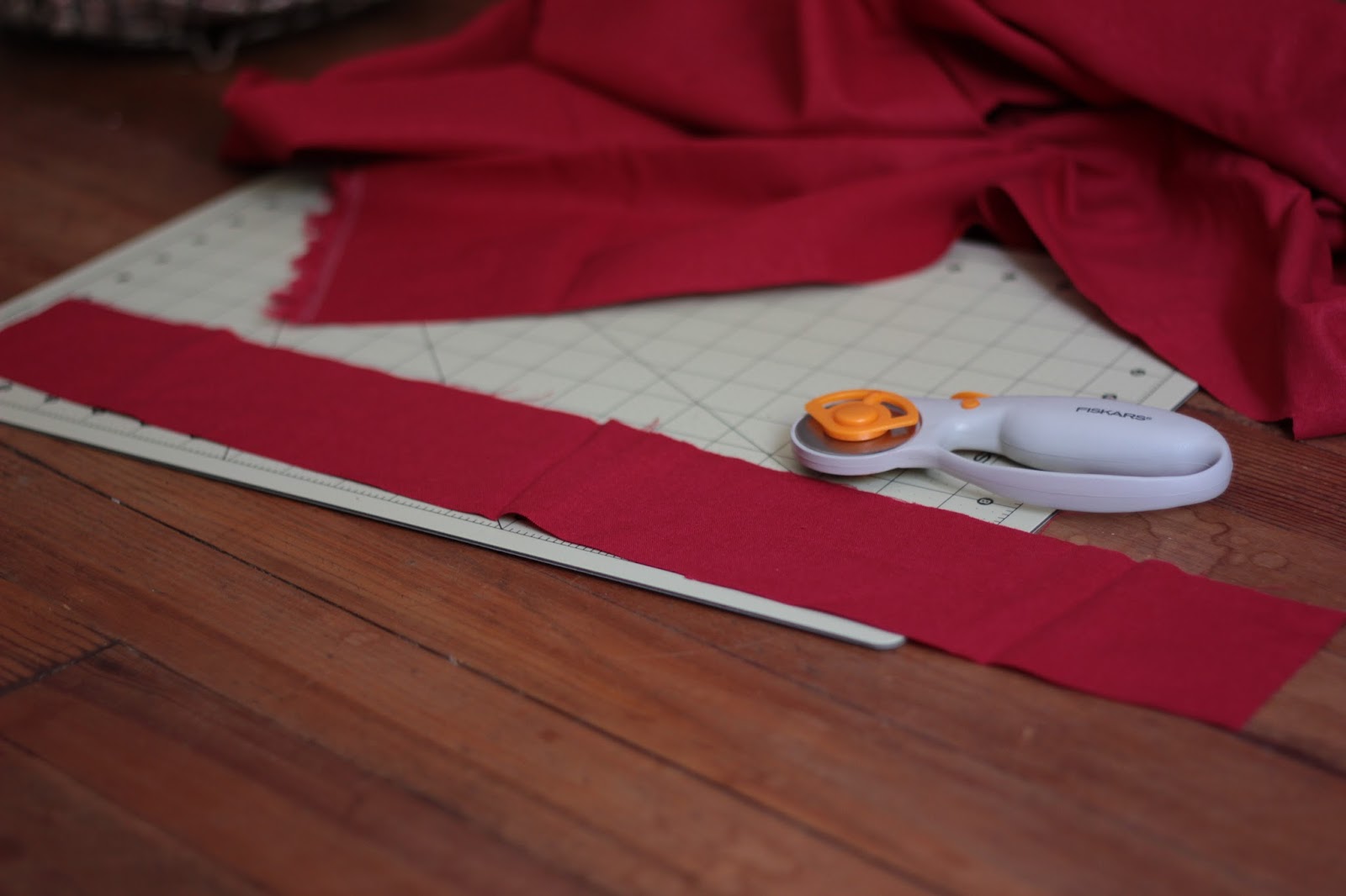 sincerelymicah How to enlarge a skirt waistband (maternity skirt tutorial)