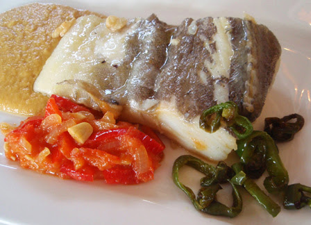 Bacalao confitado con crema de garbanzos