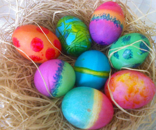 DYEING AND DECORATING EASTER
