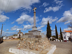 Cruzeiro na estrada do cemitério