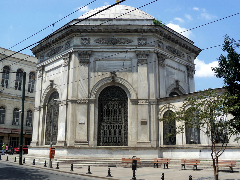 Vizöristanbul 2. Mahmut Türbesi