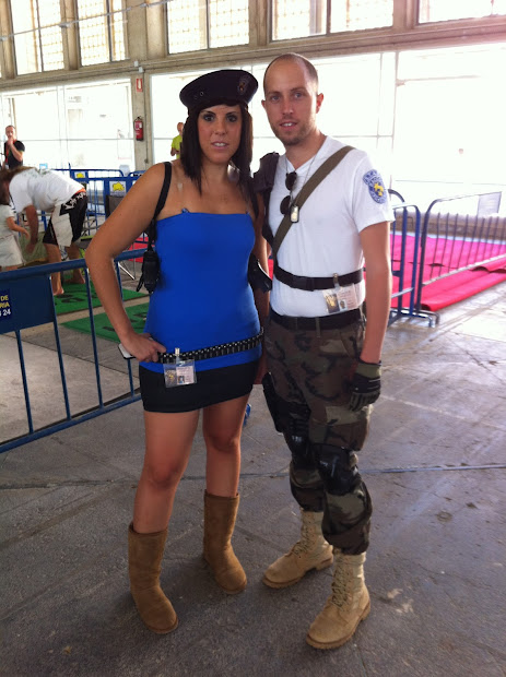 Jill Valentine y un policia de Racoon City en la Comic Con Spain 2012 Jill Valentine y un policia de Racoon City en la Comic Con Spain 2012