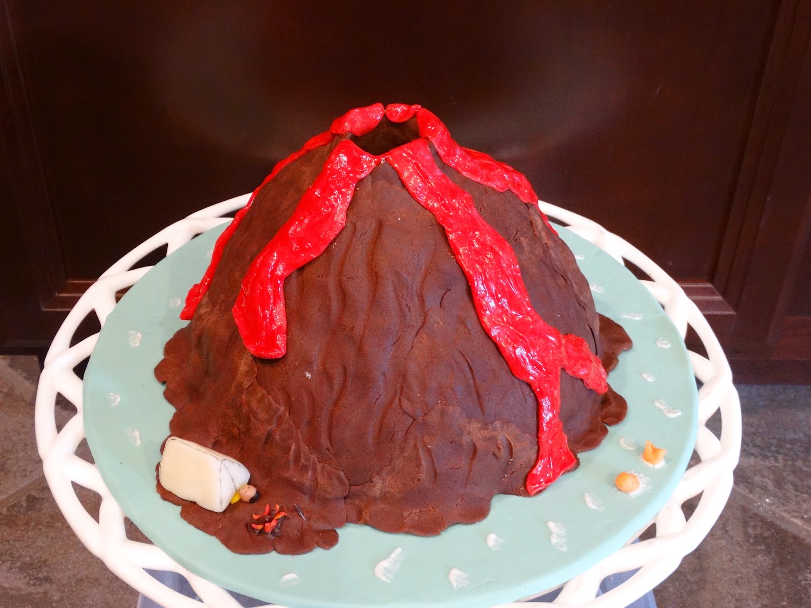 Sweets to the Sweet Volcano Cake and Cupcake