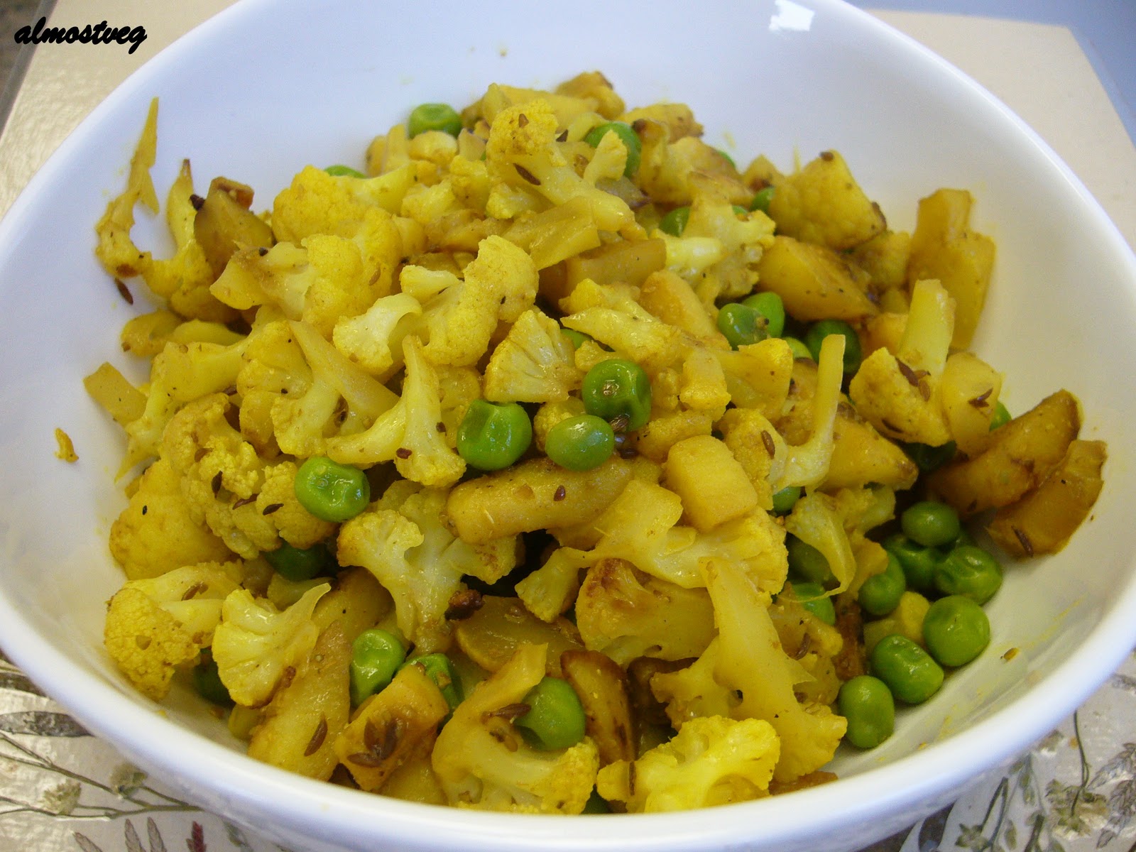 Cauliflower with potatoes and peas