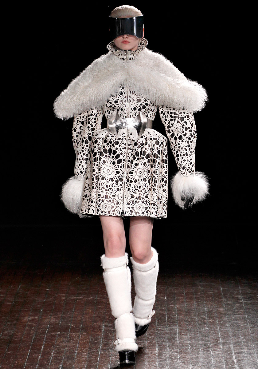Retro Threadz Vintage: Alexander McQueen - The fashion of the unusual
