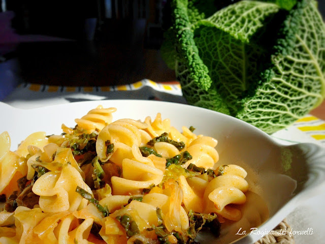 FUSILLOTTI CAVOLO, CIPOLLA E POMODORO