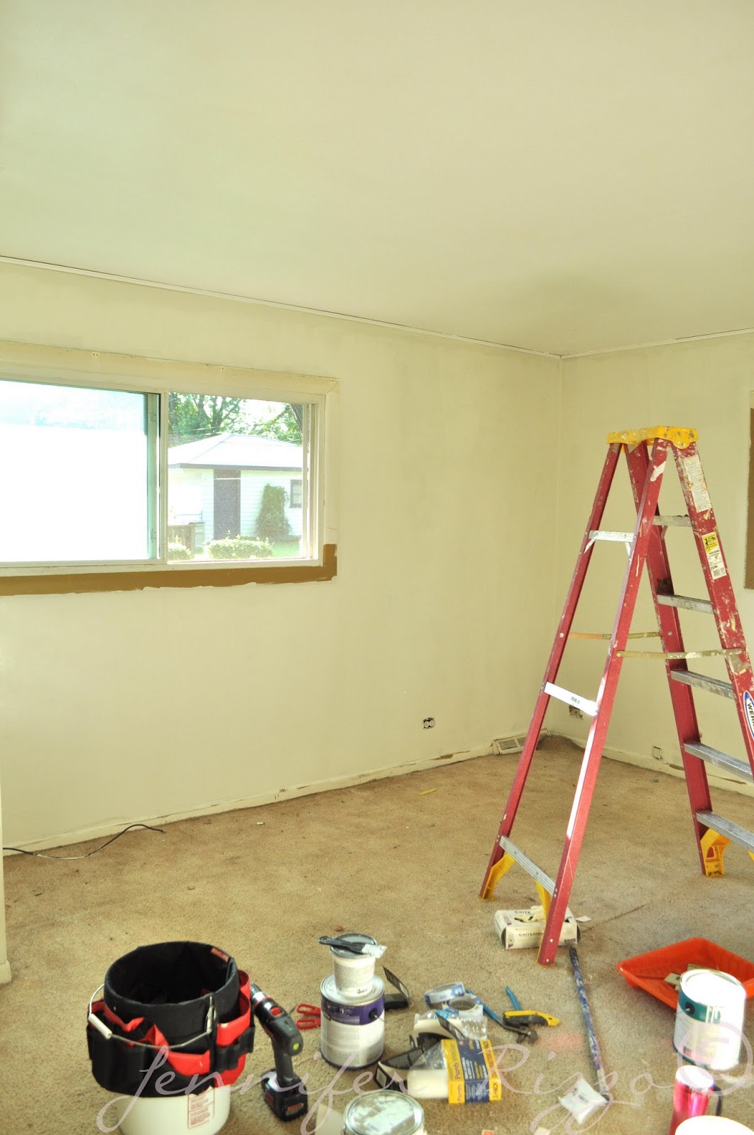 The Oak house...Cover pretty ugly walls with pretty paint colors