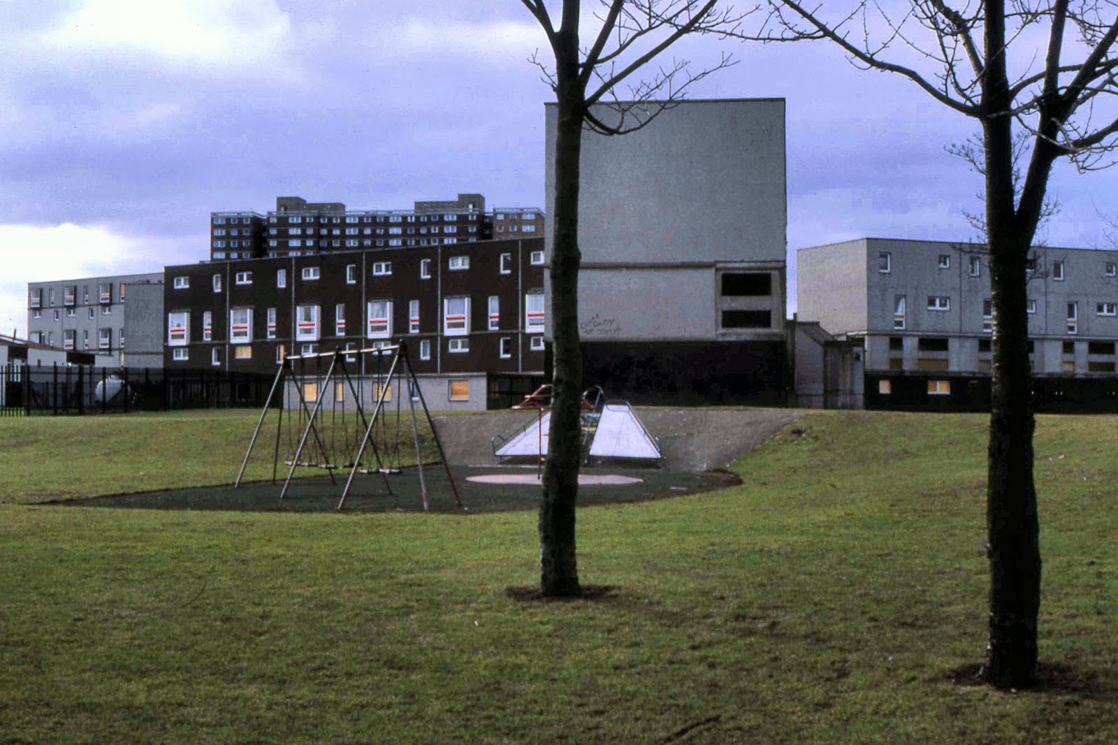 RETRO DUNDEE THE GRAND TOUR OF WHITFIELD 1986