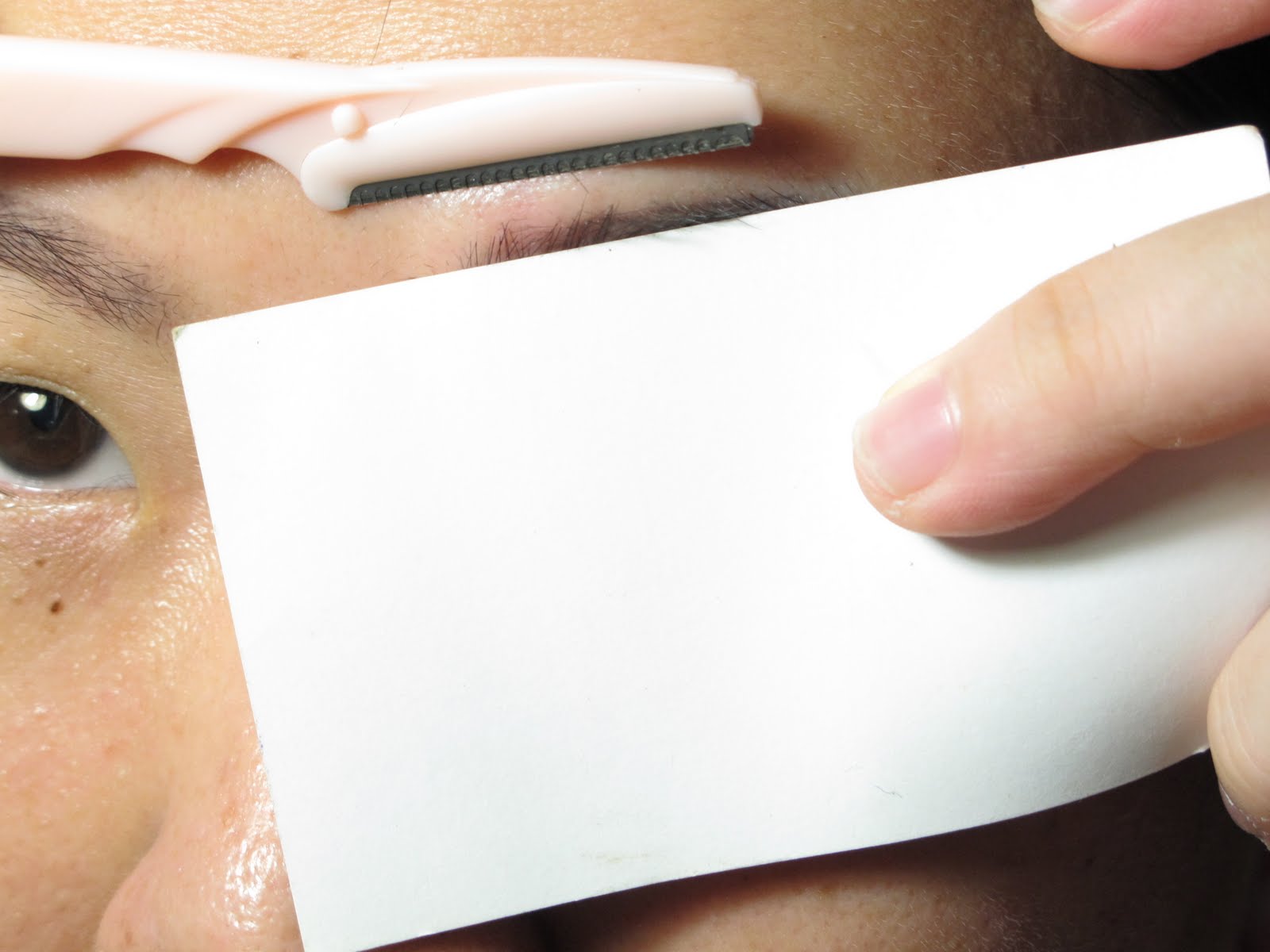 My Makeup Blog makeup, skin care and beyond Tutorial Shaping Eyebrows with the Tinkle Brow Razor