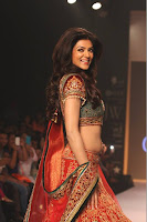 Sushmita Sen walks the ramp at IIJW 2013 for Charu Jewels 