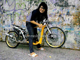 Gambar Motor Drag dengan Cewek Cantik Indri Barbie Gambar Motor Drag dengan Cewek Cantik Indri Barbie