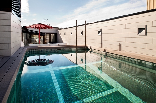 Modern townhouse in Barcelona, Spain by Ferrolan Lab