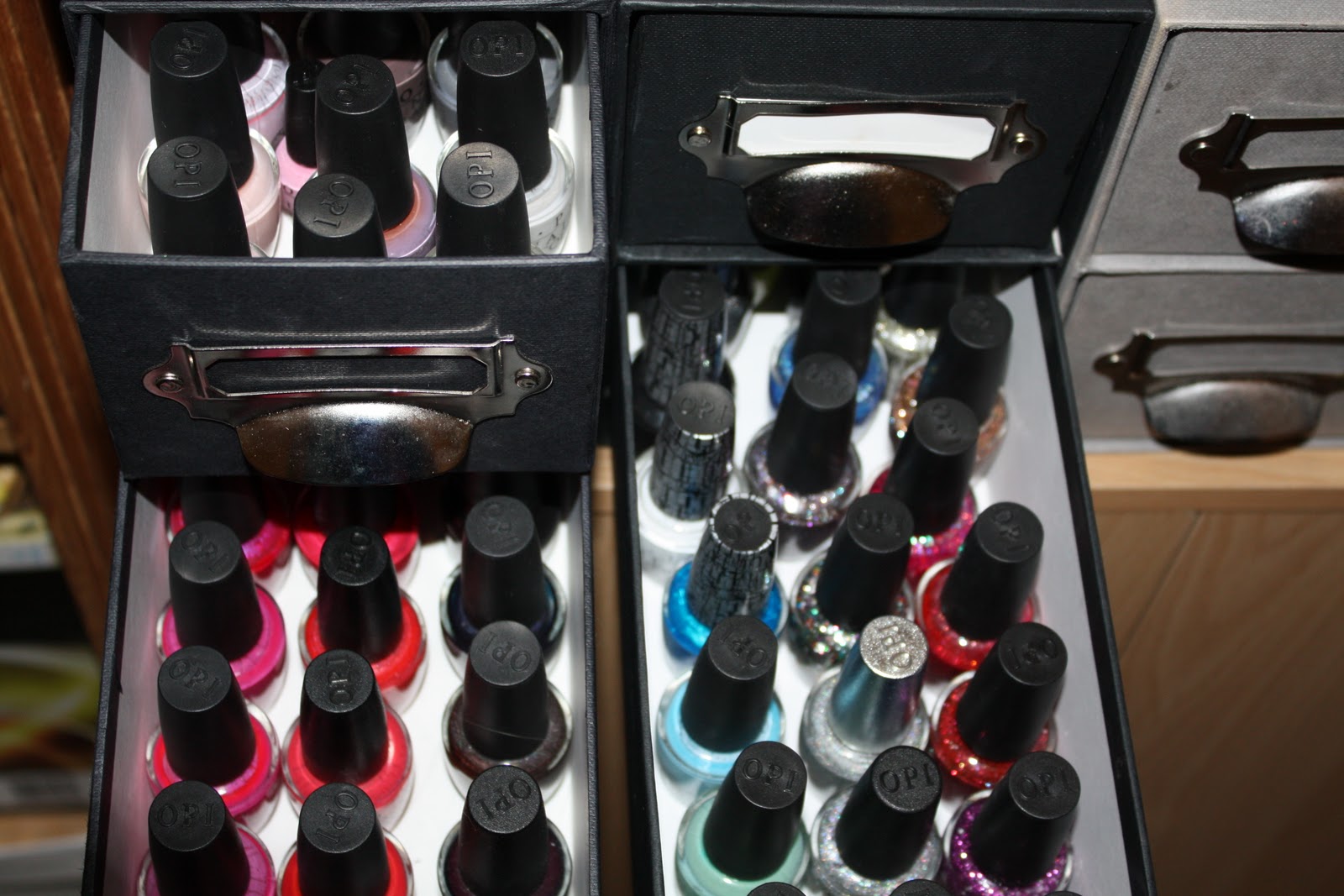 Maria Sparkle Nail polish storage solution................