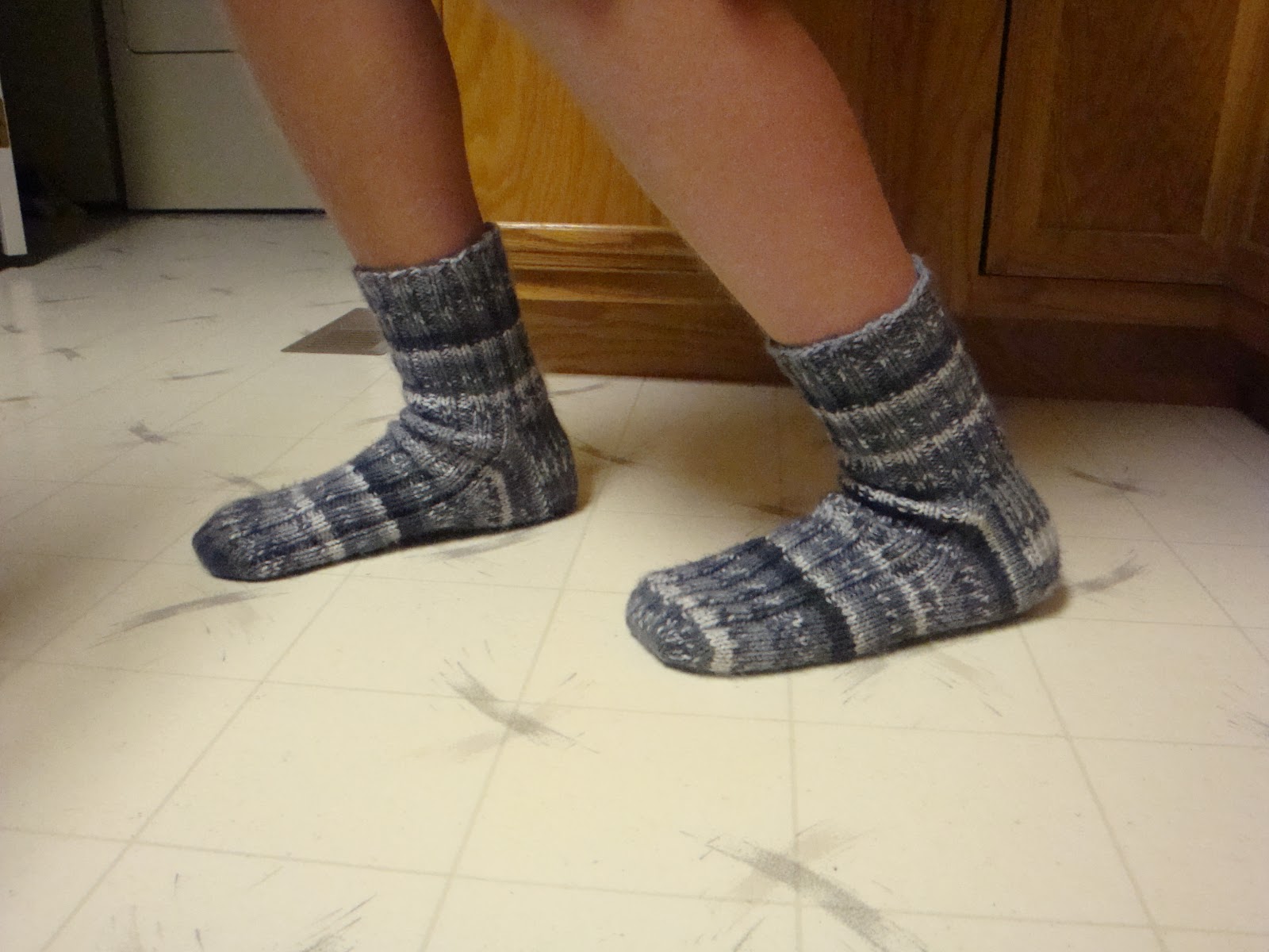 Kim's Knitting Korner FREE Big Boy Slipper Socks Pattern