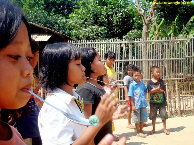 Lari Kelereng Dengan Sendok Lari Kelereng Dengan Sendok