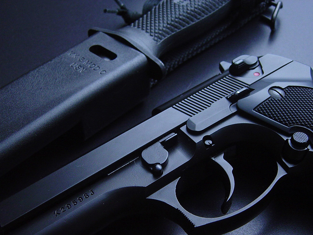 http://2.bp.blogspot.com/-SBgTTv5nwPQ/TmBPa2S9_aI/AAAAAAAAEnU/vaMFdgTdoEw/s1600/Gun+Wallpapers+%25289%2529.jpg