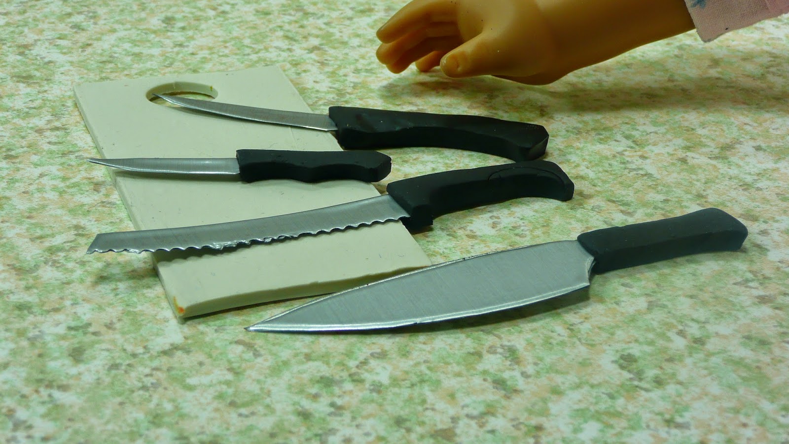 joanne's 18" dolls Knife Experiment