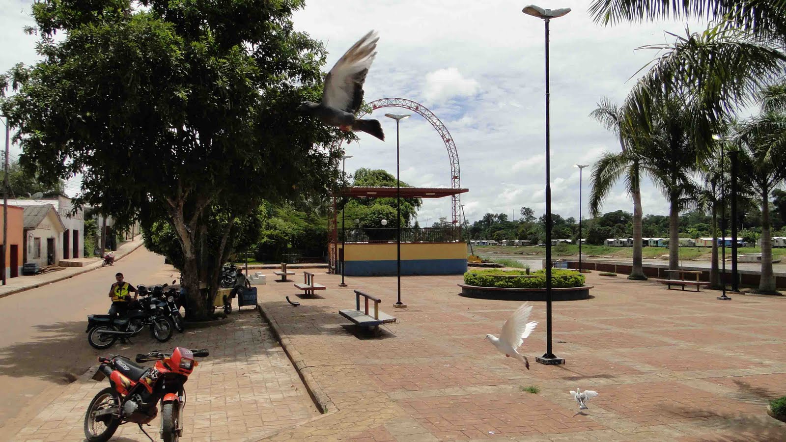 IPIXUNA, O CORAÇÃO DA AMAZÔNIA Cenas de Ipixuna