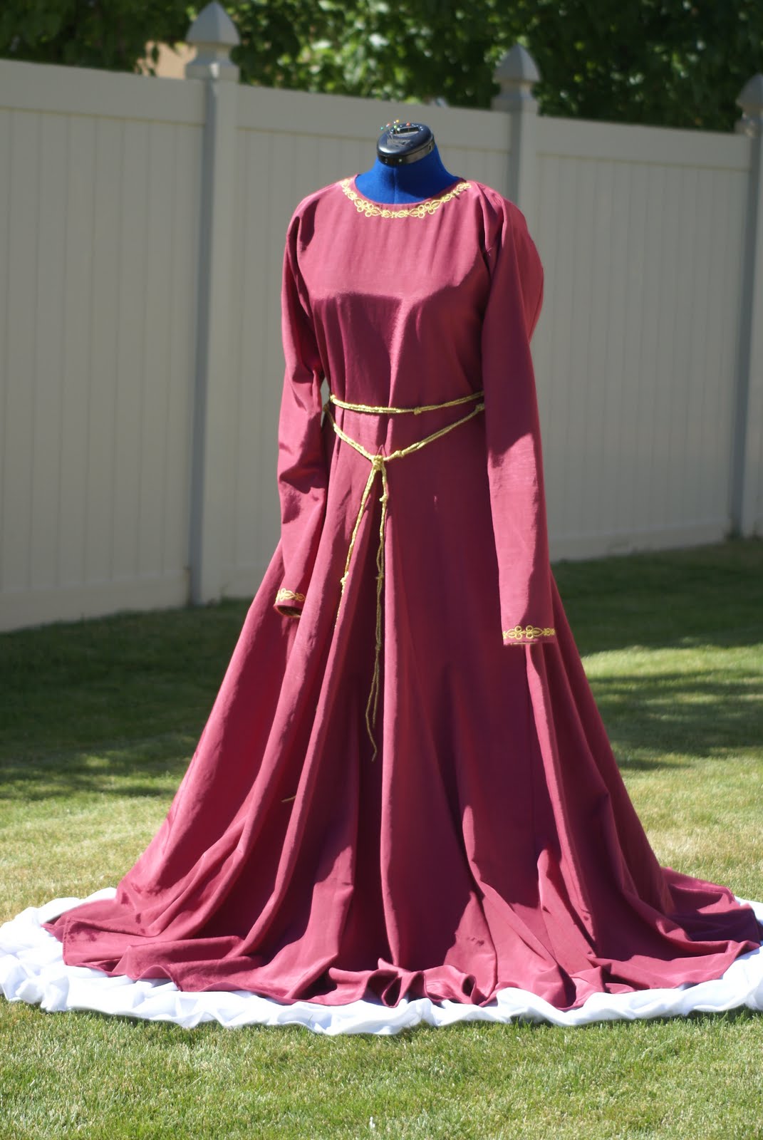 Dintarmawen Design A Medieval Gown, For Sale on Etsy