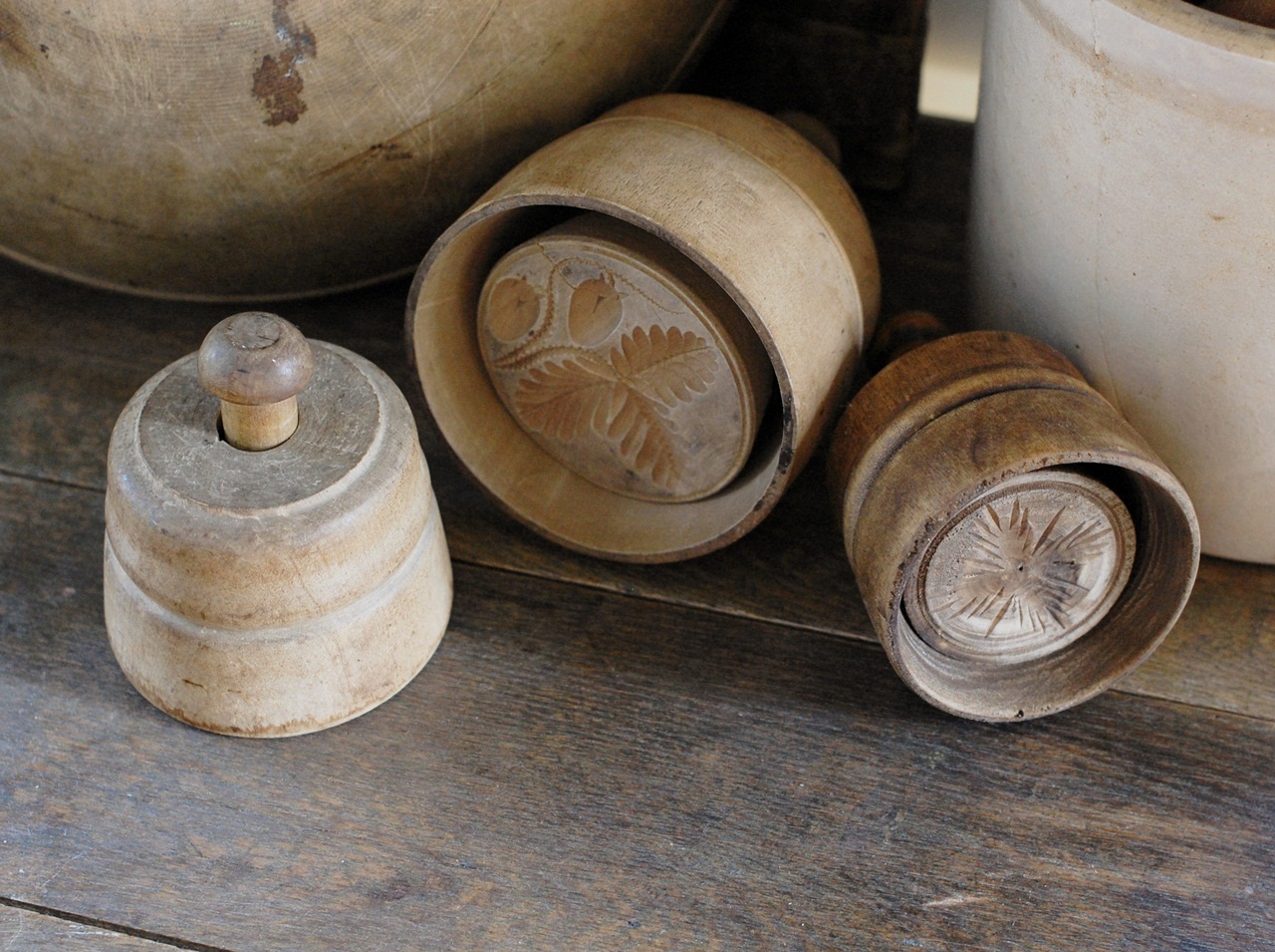 Frog Goes to Market Collecting Butter Molds