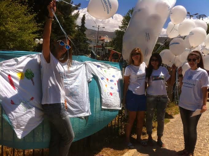 (ΕΛΛΑΔΑ)Αθήνα:Διάδρασις και Μοιράζομαι μοίρασαν μπαλόνια και χαμόγελα στην Γλυφάδα