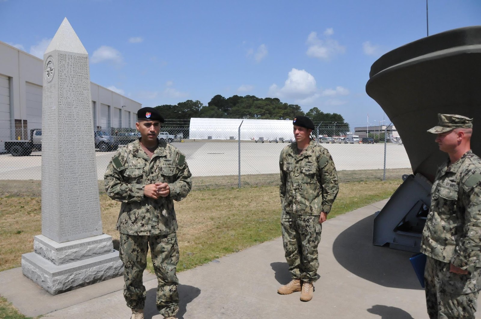 SNAFU! US Navy Riverines wearing berets now?