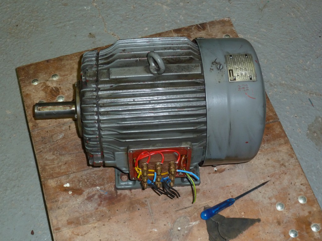 Fusta i ferro: New electrical wiring