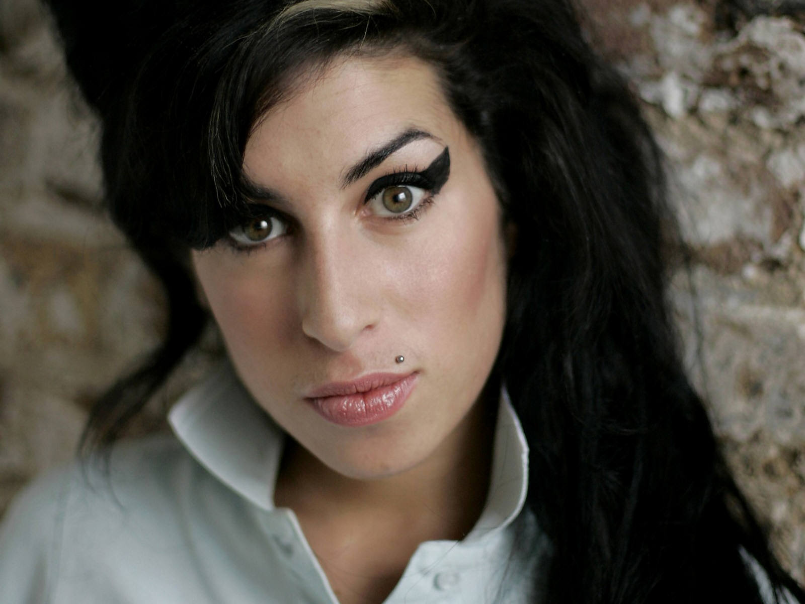 http://2.bp.blogspot.com/-SLATl_Zyel8/Tiu94QGhZtI/AAAAAAAAK_Q/-Vge6t9qgE4/s1600/Amy_Winehouse_1.jpg