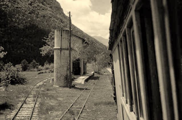 estación tren riutort mina petroleo guardiola bergueda