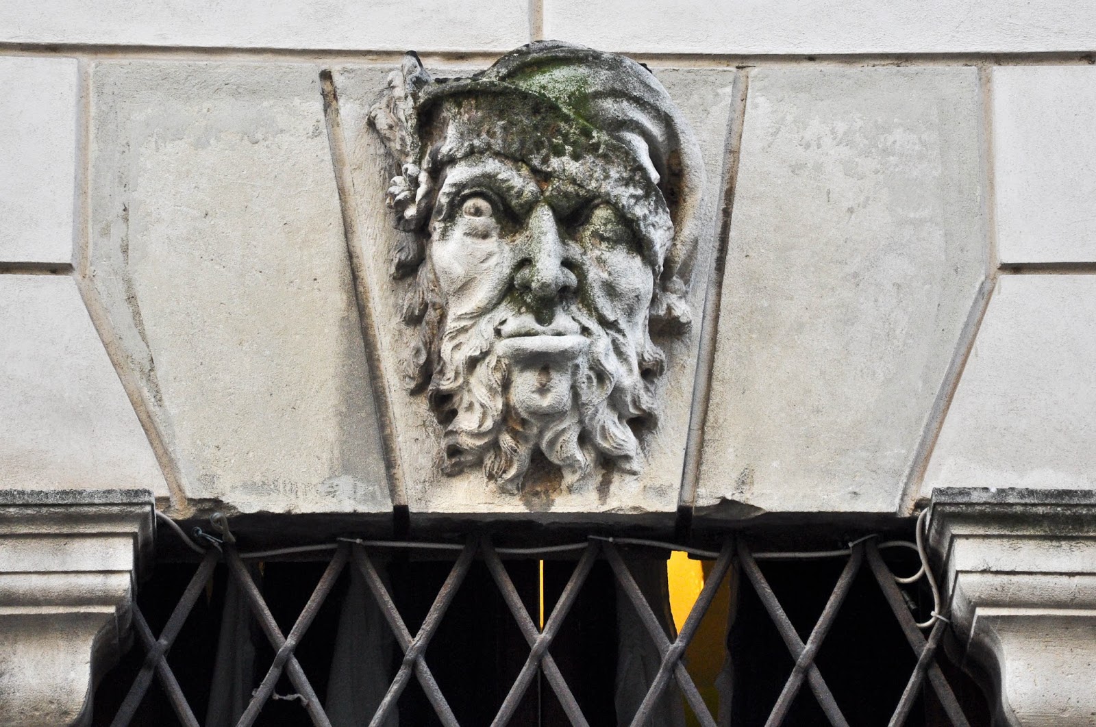A face on Corso Palladio in Vicenza